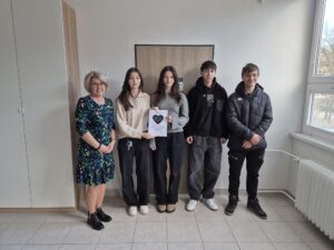 Obrázek k aktualitě: Studenti předali výtěžek sbírky pro Ondrášek