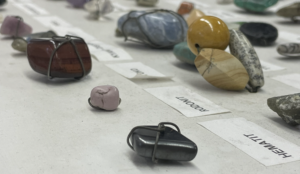 Obrázek k aktualitě: Horniny a nerosty na dotyk