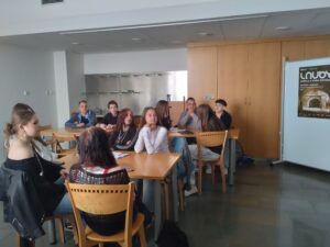 Obrázek k aktualitě: Z lavic do Laubů: 3. B objevovala světla a stíny Ostravy