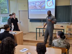 Obrázek k aktualitě: Beseda s americkými piloty